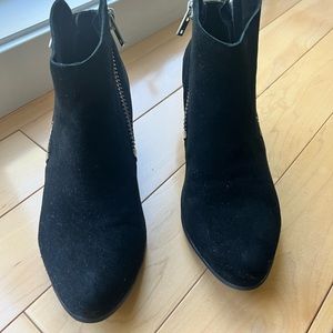 VAN ELi black suede ankle boots